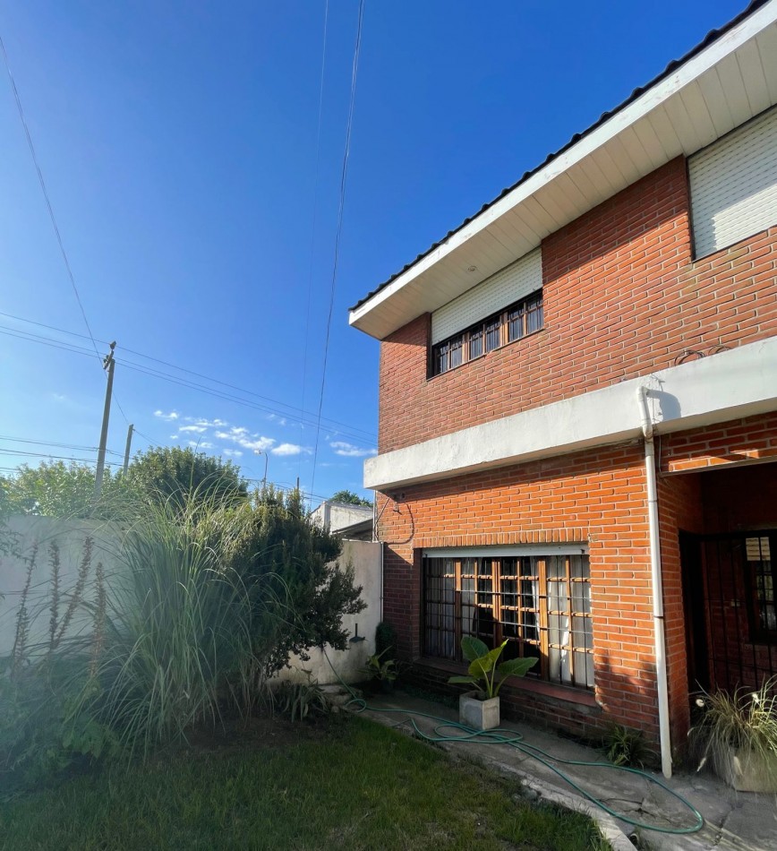 EXCELENTE OPORTUNIDAD !!! Casa de 2 Plantas en optimo estado.