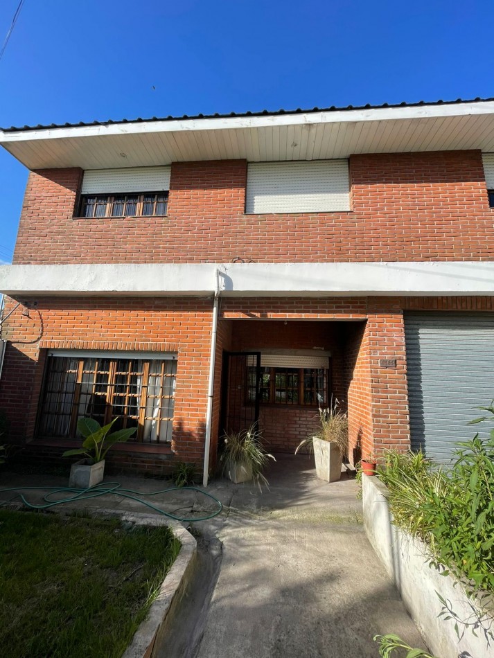 EXCELENTE OPORTUNIDAD !!! Casa de 2 Plantas en optimo estado.